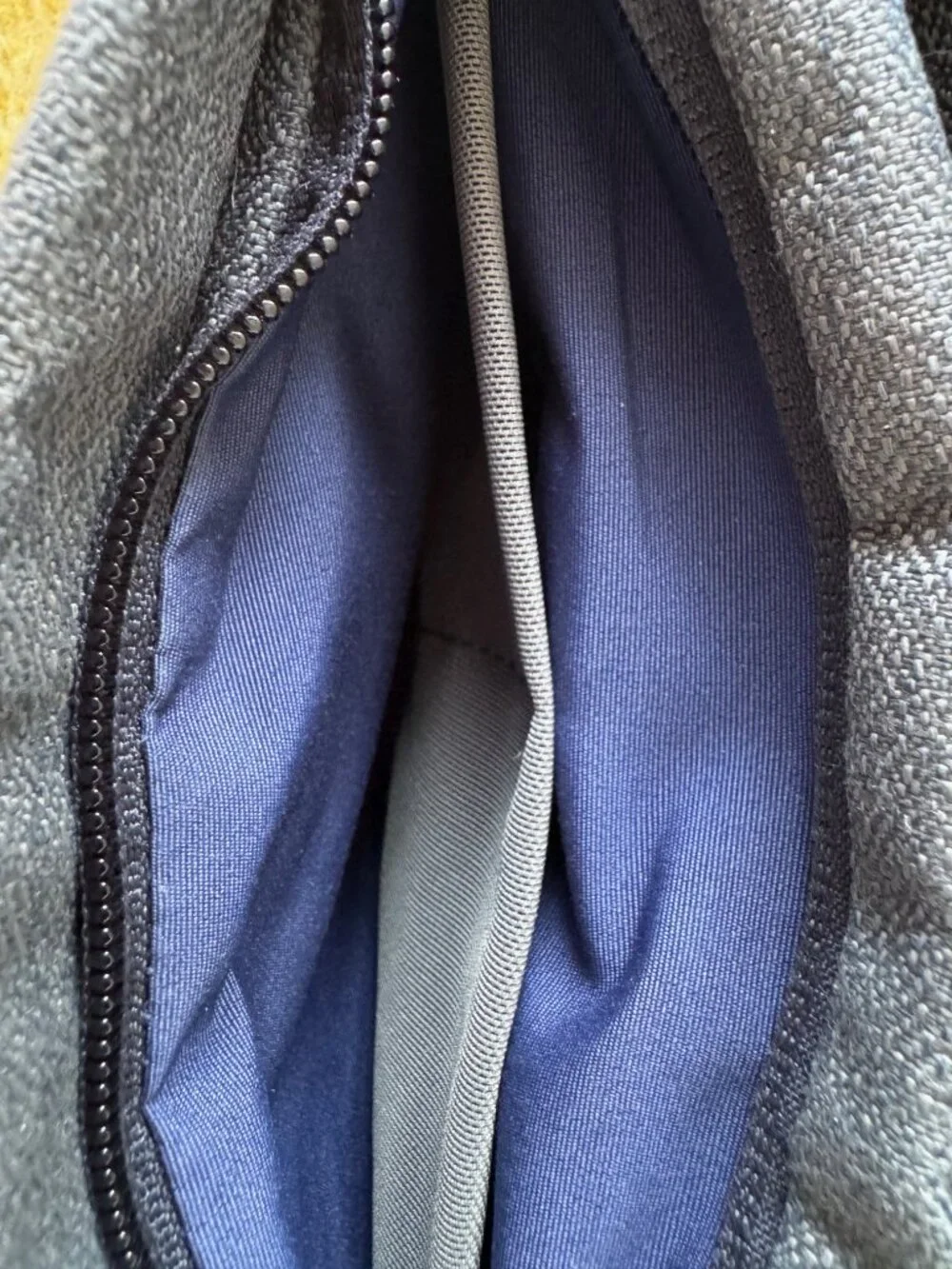 Bellroy Mini Sling Slim Shoulder Bag 4L (excellent condition)
